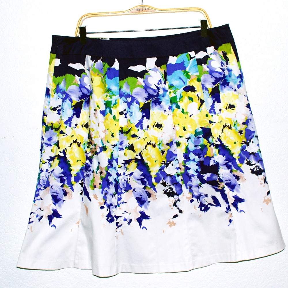 NWT Lane Bryant Floral Print Skirt SZ18